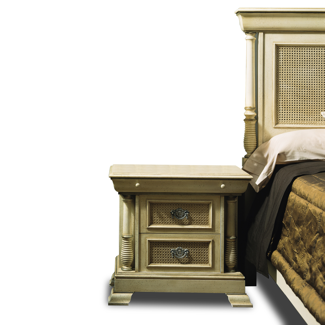 BEDSIDE TABLES AND CHESTS TRIANON